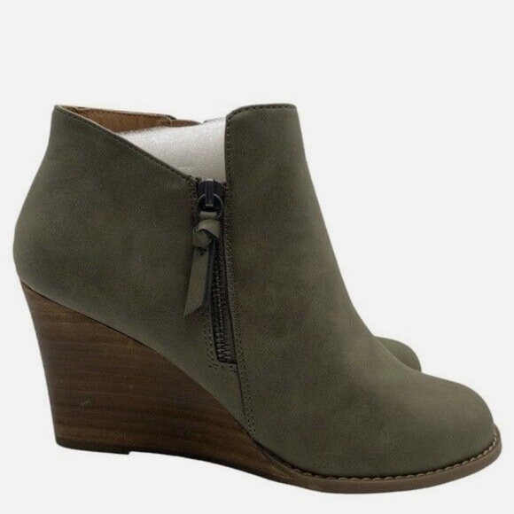 Report Shoes Bootie Ankle Zip Chic Wedge Size 9 NEW - Picture 2 of 8